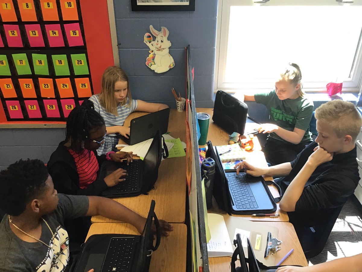 rmccoy3130's tweet photo. Student researchers are infusing their argumentative essay research into the creation of their own Smore newsletters!
#libertyoaks
@libertyoaks 
@LIBERTYSCHOOLS 
#LPSLeads https://t.co/tMXMjB10G7
