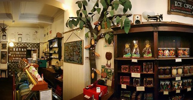 Drop by 123 #Bruntsfield Place this week to see us out in style. It's an Easter Wonderverse of discovery, chocolate eggs are bright &amp; beautiful ready to celebrate the spring 🌱🌺💐🦋🐑 #chocolate #easter2019 #lastchance #cacaolove #choctree bit.ly/2IqcoYD