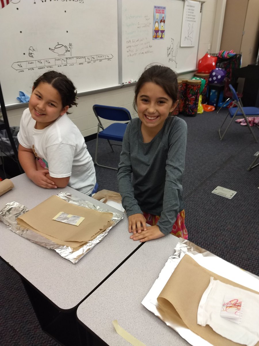 gccsadvanced's tweet image. #GCCSPRIDE being displayed during #STEM investigation. So proud of the drive to learn and the colleaguiality consistently displayed by this #riversideorange group.