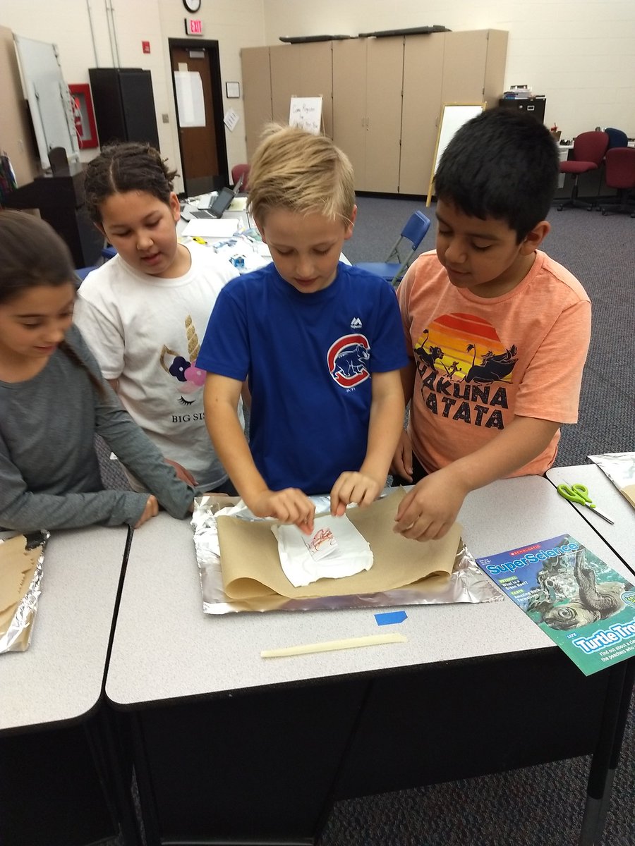 gccsadvanced's tweet image. #GCCSPRIDE being displayed during #STEM investigation. So proud of the drive to learn and the colleaguiality consistently displayed by this #riversideorange group.