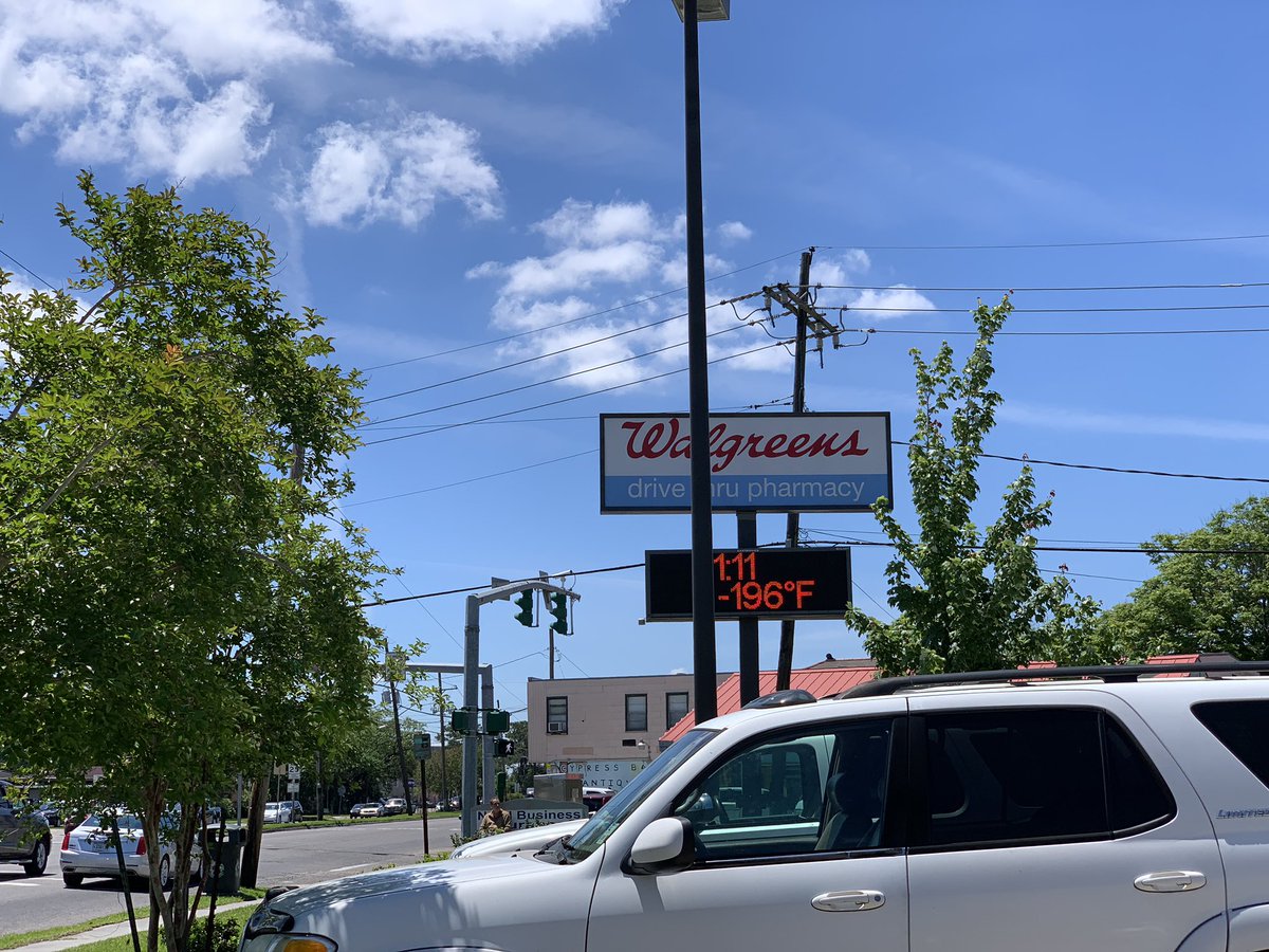 Stimpy3D's tweet image. Unusually cold in NOLA today. #globalwarmingmyass