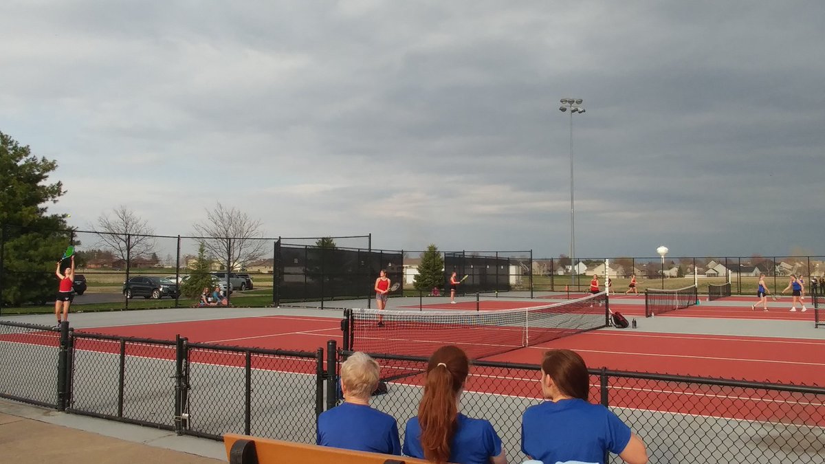 schwartz_aaron's tweet photo. What a beautiful, beautiful night for @nslancersoccer and @lancertennis ! Finally!!!!
#DoneWithCold
@NSHSActivities https://t.co/ydhyI3hIH7