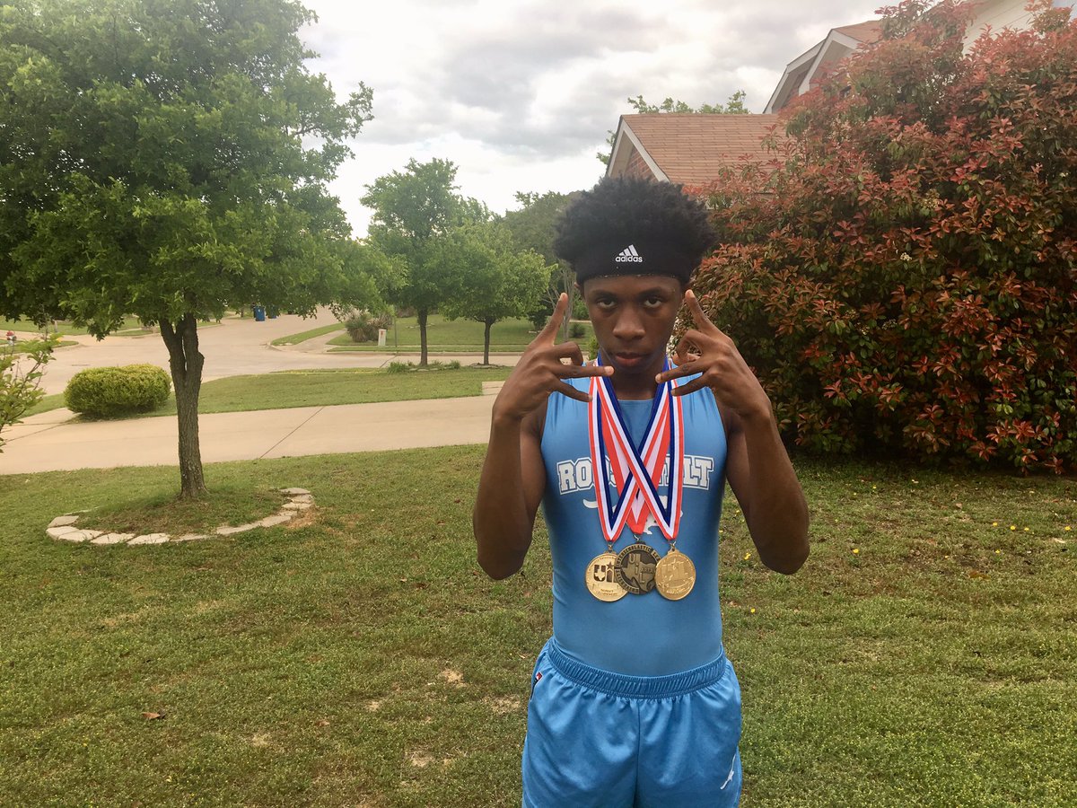 TheErinBrown's tweet photo. 400m Area Champ‼️✅ On To The Next Round🗣 #RoadToState19 #FOTG https://t.co/rhZBzgdAVF