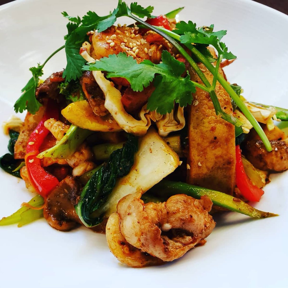 goodfynd's tweet photo. Great news if you're in Montgomery County, MD: our friends from Do Si Rock food truck have opened @way_wok at #PikeKitchen! Skip the cooking and check out some of their authentic stir fry, drunken noodles, wok fried rice, and more. Tell 'em Goodfynd sent you! https://t.co/iqnFNp7u7o