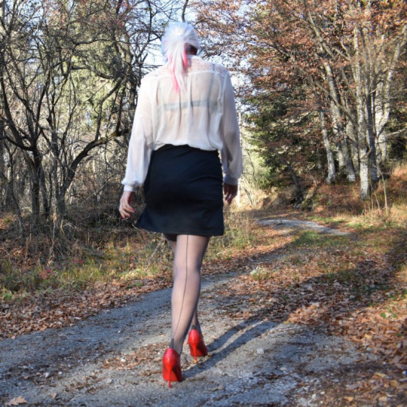 MoonberryMs's tweet photo. Classy lady in the forest masturbating by @MoonberryMs https://t.co/YFqKcyy0sI Find it on #ManyVids! https://t.co/2OmGbugB4x