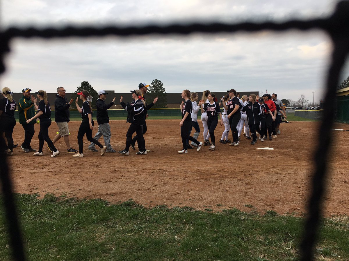 akantecki's tweet photo. Softball: FINAL: Crystal Lake South 4, Huntley 3. https://t.co/1K7BsndZ7t