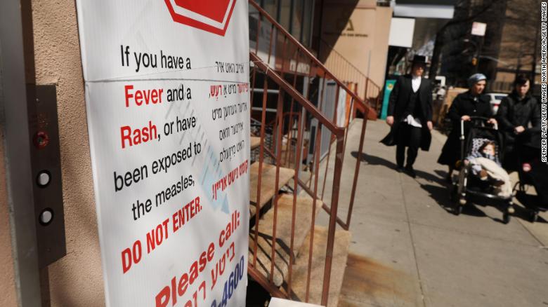 CNN's tweet image. Michigan health officials confirm the measles outbreak in Oakland County is linked to the ongoing outbreak in New York cnn.it/2KHIHnX