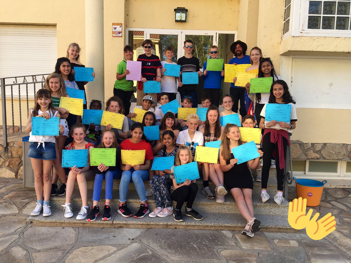 solschMFL's tweet photo. @solsch1560 la entrega de los diplomas por todo el trabajo que los alumnos han hecho. Mil gracias al equipo de @CeiElJarama sobre todo el mago Toño y la reina de la ginkana Lidia. Cada alumno vuelve con memorias inolvidables 😊 https://t.co/fm3tqBdCWR