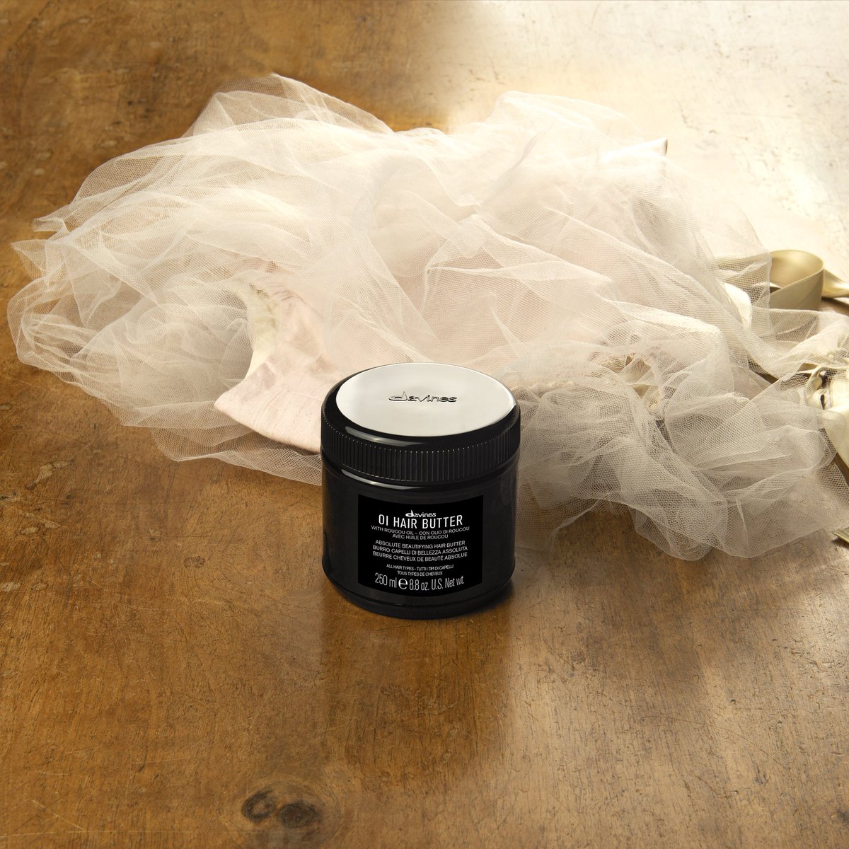 🌟INTRODUCING...OI Hair Butter!! Nourishment, softness and shine on another level. OI Hair Butter is the new extra treatment for all hair types, with that scent that makes you feel 🥰
#davines #davinesoi #oihairbutter #sustainablebeauty #MadeInItaly