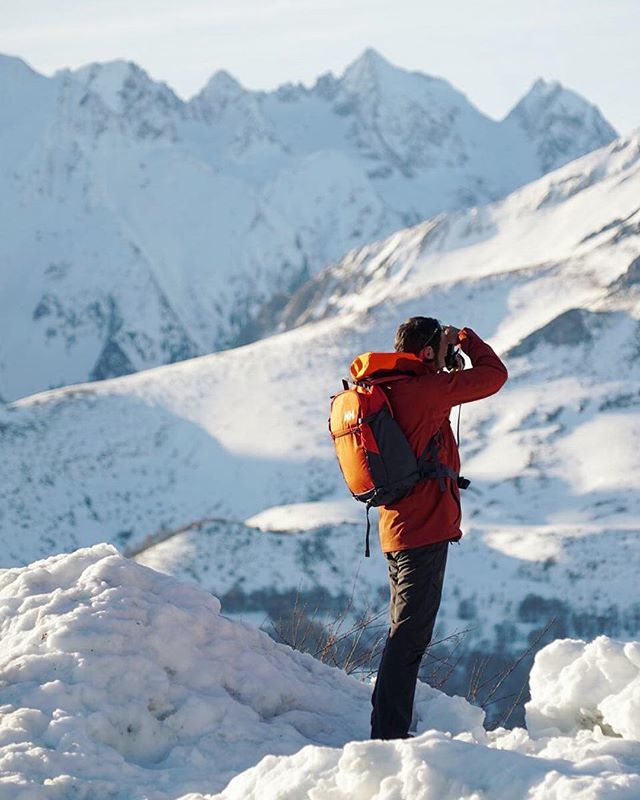 Early In the morning #pyrenees shooting. 
Amazing moments in awesome places during our @pyreneesnordictrip 
@valdazun.pyrenees @valleesdegavarnie 
@les_pyrenees_es #lospirineosenmayisculas
.
@hellyhansen @hellyhansenski #hellyhansen #feelalive
.
📷by … bit.ly/2UmpQOV