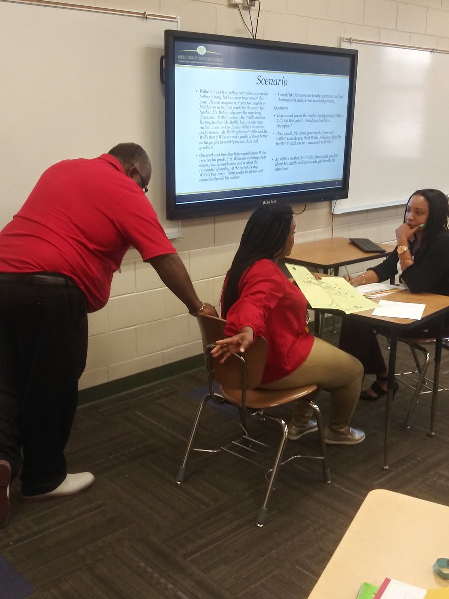 Prioritize1908's tweet photo. Ms. Harrison at Elam Alexander at SW led this afternoon's teacher-led Tuesday PL on rubrics. She used technology during her presentation and got the teachers involved with a scenario that stressed the importance of providing specific rubrics. @BibbSchools #BibbVIP @SPittsHorton https://t.co/yiM7TtmoRr