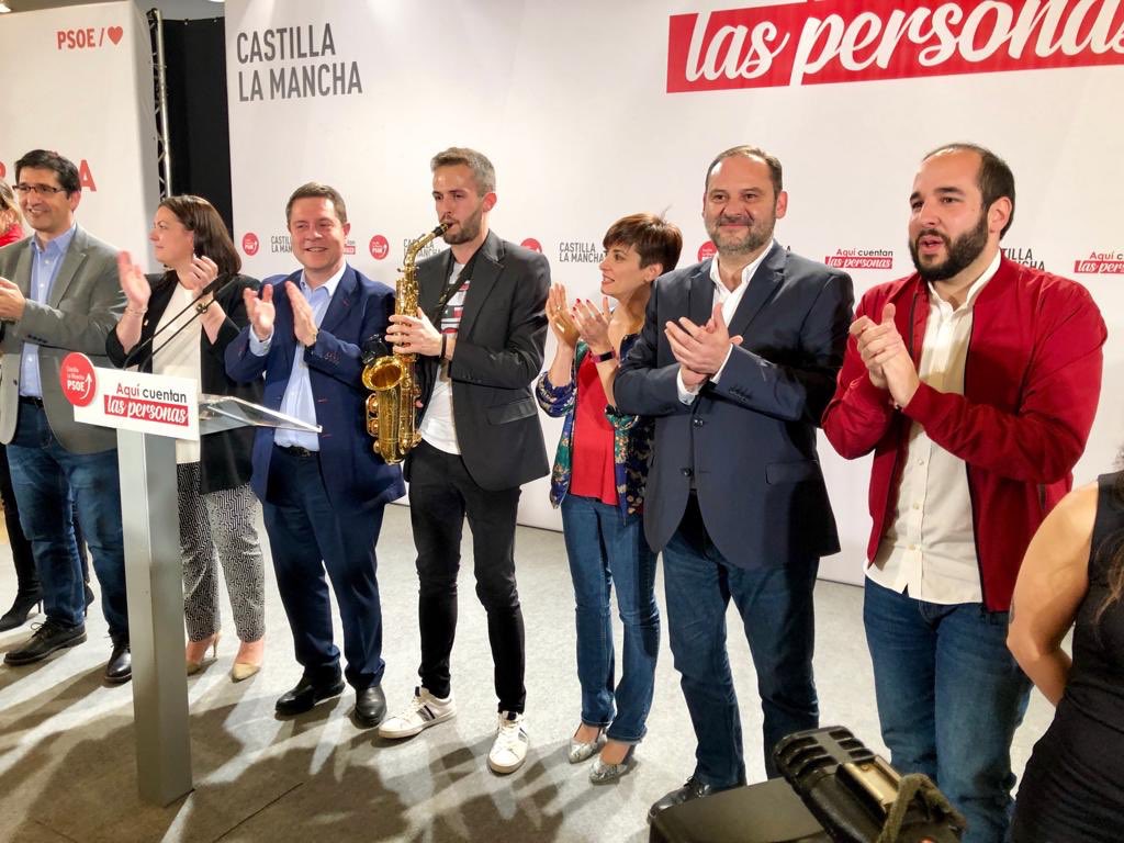 abalosmeco's tweet photo. La coalición de derechas está en sus primarias. Saben que no van a ganar. Se están disputando entre ellos quién va a liderar la recomposición. El @PSOE se compromete con el conjunto de la ciudadanía.
Tenemos un proyecto para España, un proyecto de democracia y de convivencia. https://t.co/c8sehffh34
