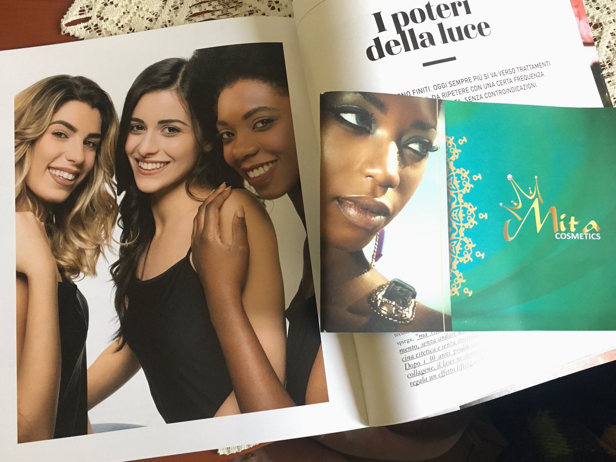 Myriam_Vivienne's tweet photo. 2019 e le prime pubblicazioni✨
#flothebeautymagazine
#mitacosmeticsbio #mitacosmetics
#editorial #myriamviviennemodel
#beauty #fashion #bodycare #magazine #blackmodel #model #melanin #naturalhair #afro #happy
#ilovemyjob #modellife #cover
@AlmaCare_Milano https://t.co/tKJvUhglfb