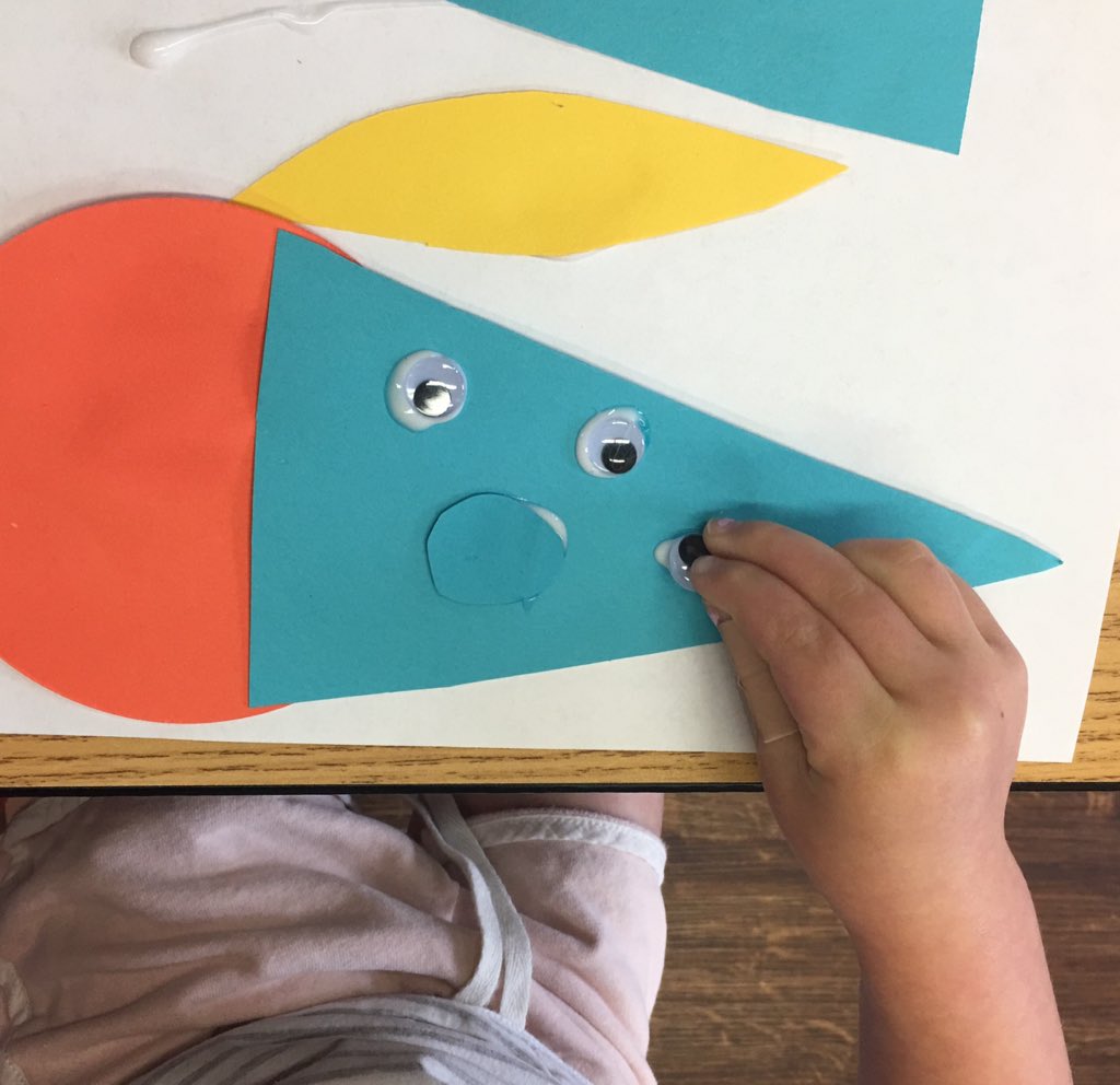 BreitePreK's tweet photo. #creating #shapes #gluefun #ilssc https://t.co/GKjTNAW4zN