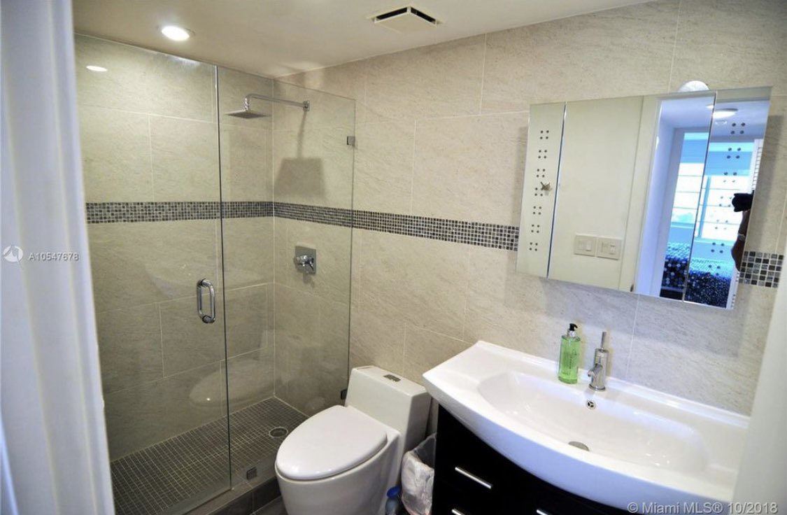 305Realty's tweet photo. Listing Alert 🔥

301 Michigan Ave Apt 301,
-1 Bedroom#l
-1 Bathroom
-700 sq ft. 

Contact us for showings/inquiries. 
(305) 244-0002

#Miami #SouthBeach #RealEstate #MiamiBeach https://t.co/c2aK5ihCGr