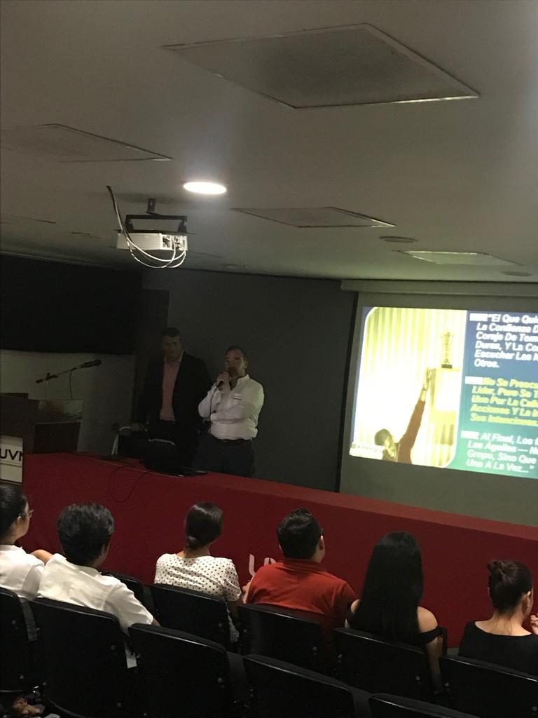 cceuvmvsa's tweet photo. El pasado 9 de abril el Dr. Carlos Segura, Director Gral de @odontosur y miembro del CCE UVM compartió con alumnos de la UVM Vhsa una conferencia sobre "Cómo Salir a Buscar Trabajo" https://t.co/OJrHa0BgfW