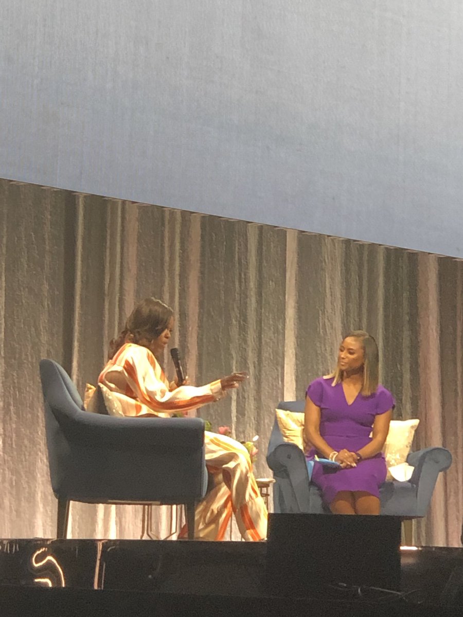 MagalySimeon's tweet photo. @MichelleObama cherche l’authenticité pour être un #RoleModel positif réaliste et exemplaire. Et c’est tellement inspirant! #IMBecoming #BecomingDLA https://t.co/k9FNbWhFnl