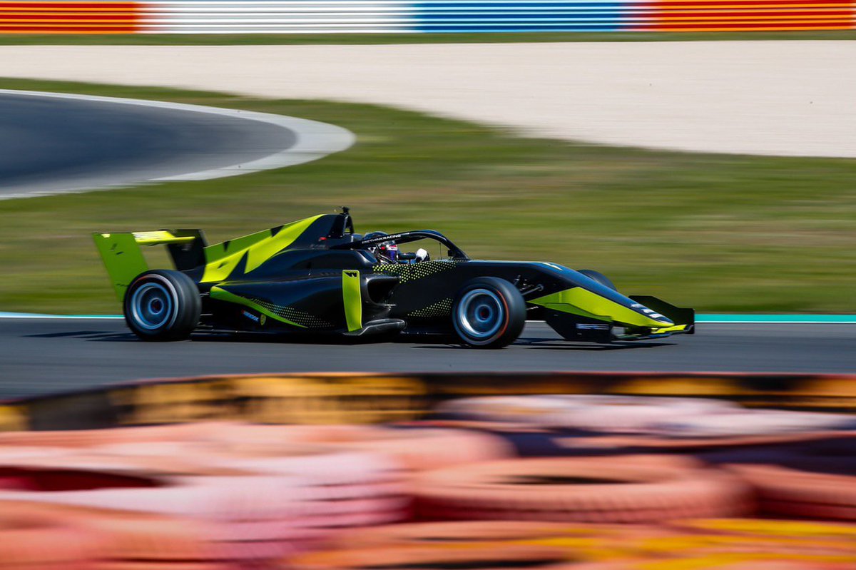 VRSSportGroup's tweet photo. Ma véget ért az első hivatalos 3⃣ napos @WSeriesRacing &amp; @DTM teszt, melyen a sorozat szerződtetett tesztpilótájaként, @KeszthelyiVivi is részt vett. ✌🏎💨 #RethinkRacing

#V #7 #F3 #WSeries #Test #DTM https://t.co/0yNHwnjaUs