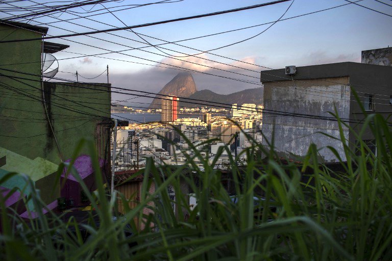 CANAL44TV's tweet photo. 🇧🇷🖥II #Conoce #Wikifavelas la enciclopedia virtual que reúne el conocimiento popular y académico sobre estos barios de #Brasil , en donde viven 1 de cada 5 cariocas https://t.co/NJOxYQNo9k https://t.co/TfZK9ApOn1