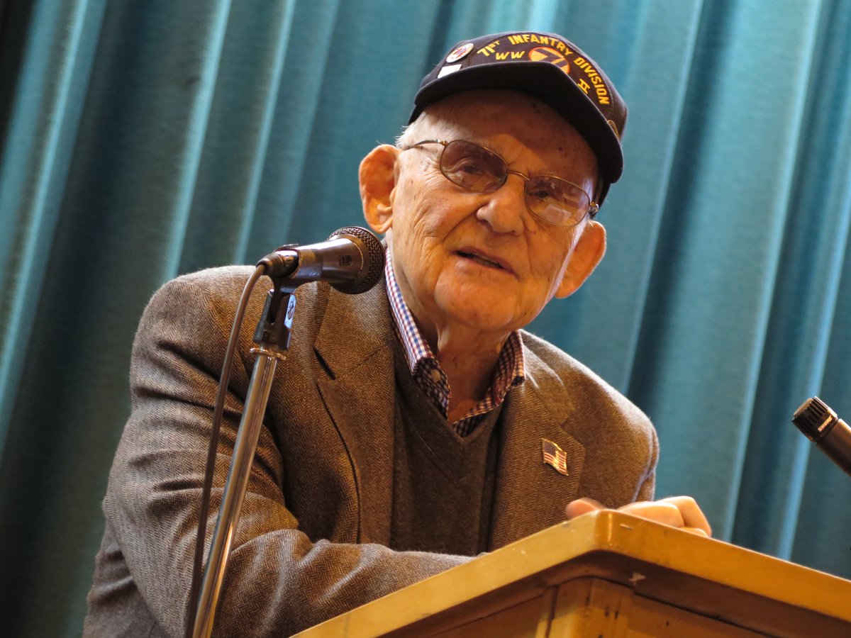 EastRamapoCSD's tweet photo. World War II Veteran and Concentration Camp Liberator Alan Moskin visited Kakiat to share his story. Mr. Moskin's first-hand accounts brought the social studies curriculum to life and he urged the students to focus on #HugsOverHate and to treat each other as equals. #EastRamapo https://t.co/C8kf0usKY4