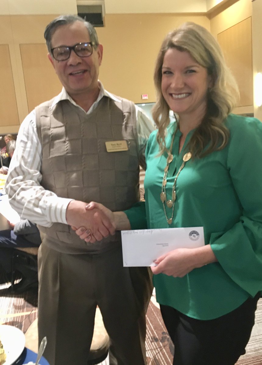 laurautz1's tweet photo. Many thanks to the South Bend Education Foundation for hosting the Great Friends of Schools Breakfast this morning! Mrs. Jasper and I are the recipients of grants that will benefit students @DardenSBCSC and we couldn’t be more grateful! ❤️ @pkarban7 @SouthBendCSC #TeamSouthBend https://t.co/dp43di4ewa