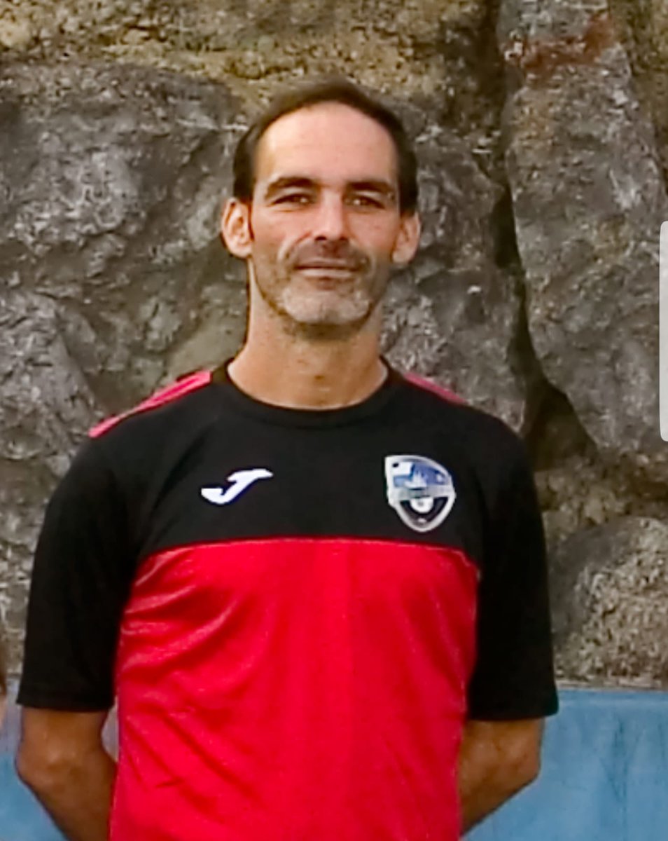 vasconiacd's tweet photo. Hoy se nos ha marchado alguien muy especial. Dolor infinito para el club por el fallecimiento de Txema Elicegui. Nuestras condolencias a su familia. Jamás te olvidaremos Txemita !! D.E.P. 😢😢 https://t.co/2yHUdHCEtE