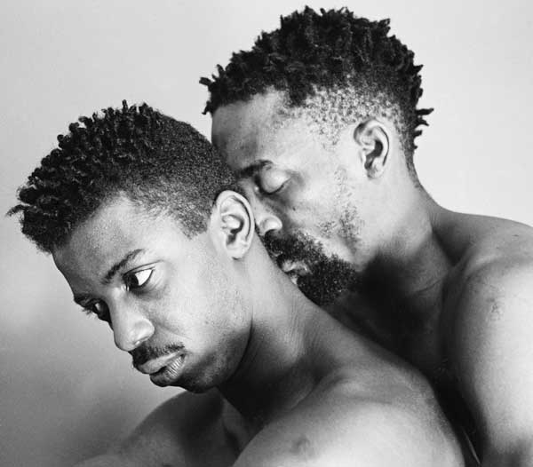 Remembering #EssexHemphill on the day of his birth (1957-1995). 
Pictured here in iconic portraits by Rotimi Fani-Kayode with @DennisLCarney #BlackGaySlay