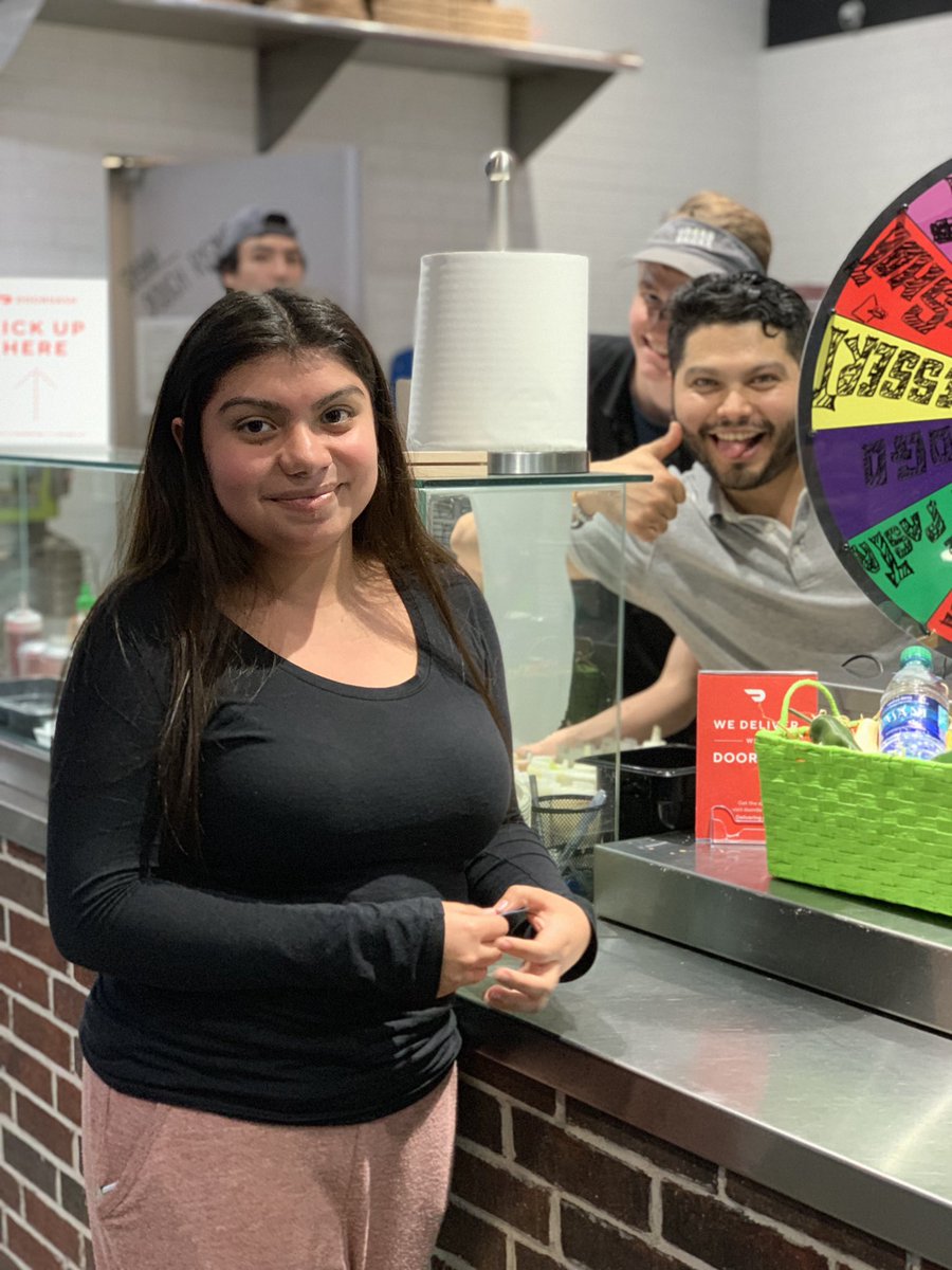 UTSA_ALD's tweet image. Today, we remember our Urban Bricks Fundraiser and admire the delicious meals we enjoyed 😍🤤🍕 

#utsa #utsaald #ald #utsa22 #pizza #urbanbricks #fundraiser #alphalambdadelta #classof22