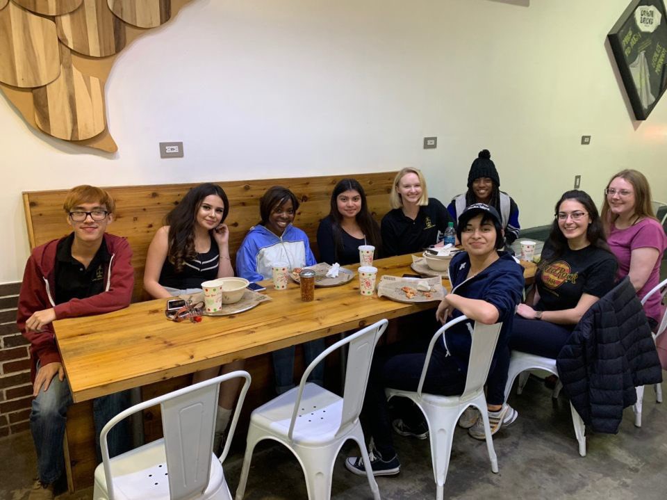 UTSA_ALD's tweet image. Today, we remember our Urban Bricks Fundraiser and admire the delicious meals we enjoyed 😍🤤🍕 

#utsa #utsaald #ald #utsa22 #pizza #urbanbricks #fundraiser #alphalambdadelta #classof22