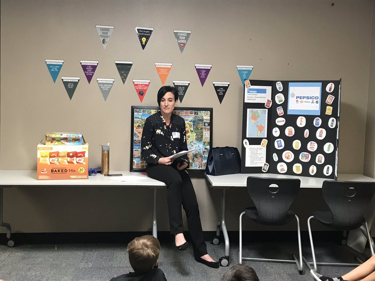 MrsRojasLAS's tweet photo. It’s been great to have some of the parents coming to talk about what they do for a living. So interesting and enriching for all of us. We had business people, engineers, Human Resources, etc.😊#DCE20 #DCECareerWeek #dcedli #DCEtrailblazers @Ms_Camarillo4th https://t.co/sfeCidgUfz