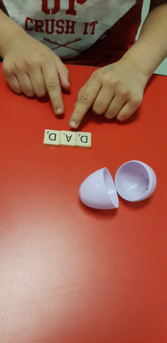 'Guess my Word' - egg edition! What CVC word can you make with the letters in your egg? Crack and find out! #fdk #earlyliteracy #phonologicalawareness #segmentingandblending #smallgroupinstruction #welovelearningattheredtable