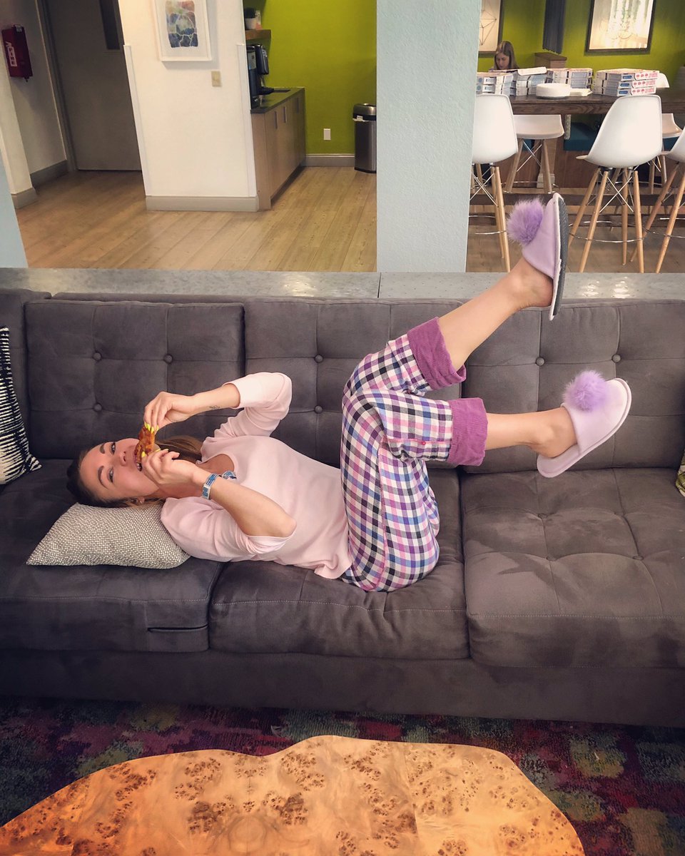 4050LOFTS's tweet image. Come to the clubhouse for our pizza and pajamas party starting at 4!