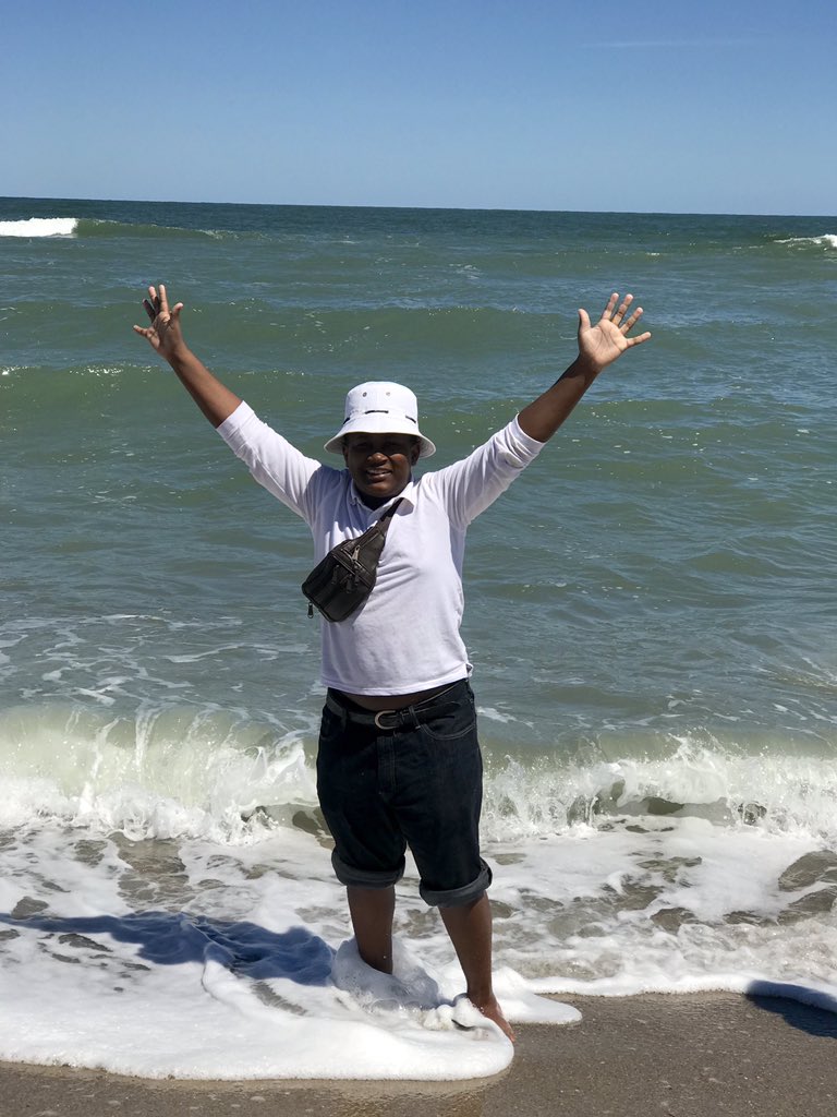 h_johnson4's tweet photo. More fun at the beach! @PrincipalBrown1 https://t.co/7G6Xa9vnLm