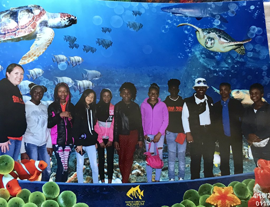 h_johnson4's tweet photo. More fun at the beach! @PrincipalBrown1 https://t.co/7G6Xa9vnLm