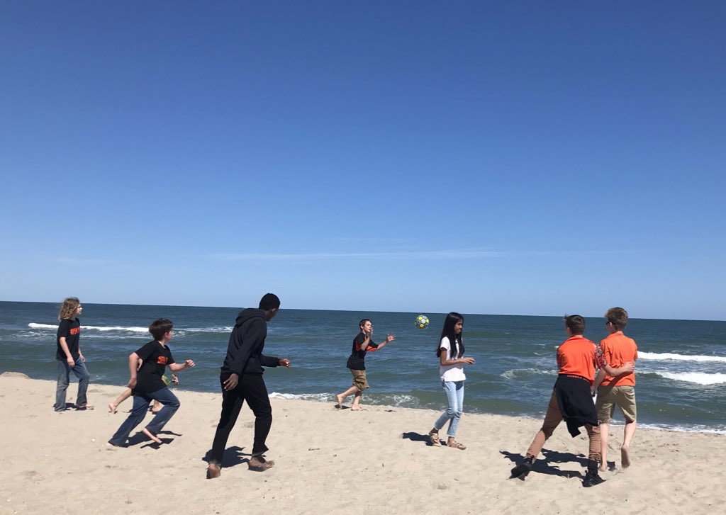 h_johnson4's tweet photo. More fun at the beach! @PrincipalBrown1 https://t.co/7G6Xa9vnLm