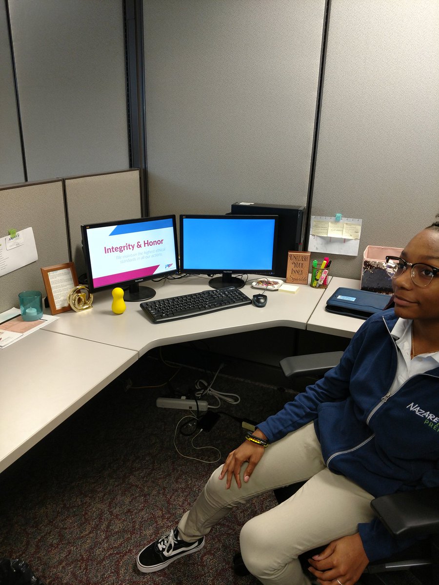 MrsY_teach's tweet photo. Finished up the last of my @NazPrep_Intern site visits for the year by visiting one advisee at First National Bank and another advisee at @CityPGH HR. These young ladies are learning career skills on-the-job with some of the most notable employers in our city! #lovemyadvisory https://t.co/UF1TLEVZGt