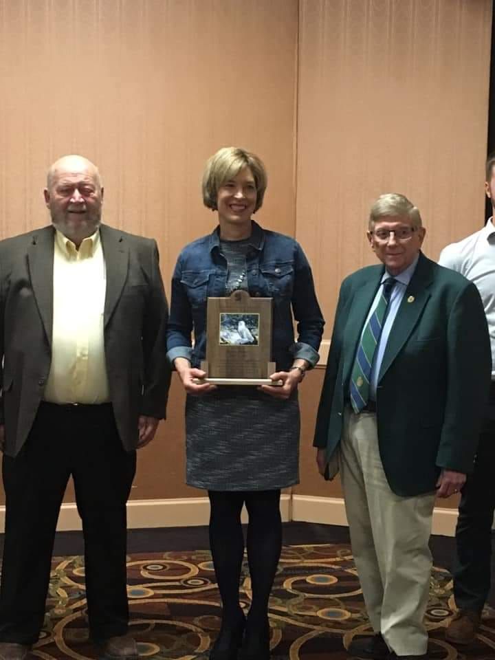 fieldedventures's tweet photo. Our @FieldCorps Coach Sandy Benton received the Statewide Conservation Educator of the Year from the WI Wildlife Federation this weekend. Sandy was recognized for the over thirty years she has spent engaging students in authentic, #PBL learning experiences. Congratulations Sandy! https://t.co/WhAwxwJjmv