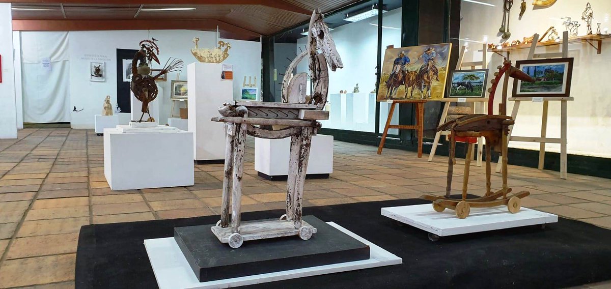 idpaysandu's tweet photo. #IDPahora Lo mejor de los artistas locales y regionales también está en el predio ferial de la #54SemanadelaCerveza. Los esperamos en el Mercadito de Arte, en el Espacio Museo de la Tradición. #54SC #disfrutáPAYSANDÚ https://t.co/MJPbgvc0dT