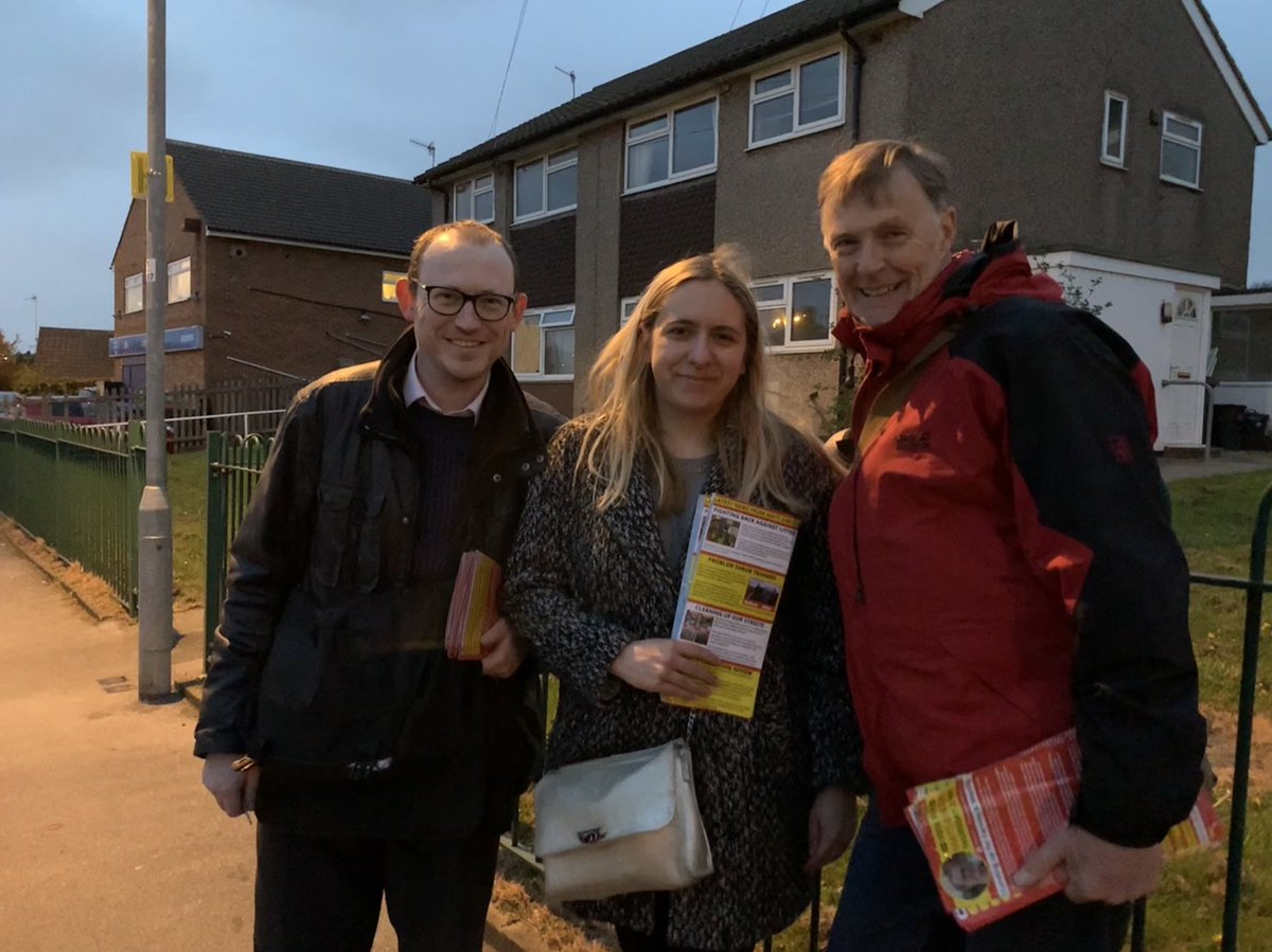 MarkJSewards's tweet photo. Great team out speaking to residents just before it got dark in #Farnley &amp; #Wortley. https://t.co/Cxrv3ACP5N