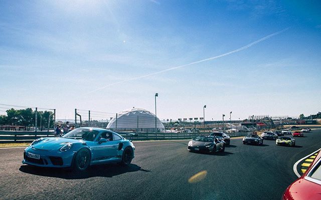 En Calafat disfrutarás de un track day sin riesgos, máximo 20 coches en pista por cada tanda, para que puedas llevar tu coche al límite sin preocupaciones 👏🏼
#6to6trackday
6to6motor.com
.
.
📸 <a href="/davidacedo/">David @cedo</a>
.
.
<a href="/mbenzespana/">Mercedes-Benz España</a> <a href="/akrapovic/">Boris Akrapovic</a> <a href="/nissaneurope/">Nissan Europe</a> @valmontcosmetics <a href="/re/">Re</a>…