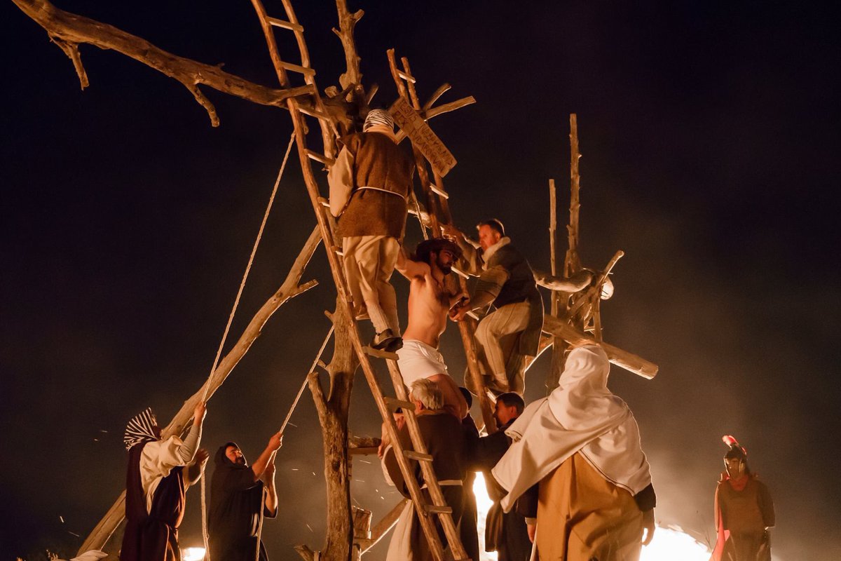 ➡️ Aquest dijous 18 d'abril a les 21:30h tindrà lloc la primera representació de la Passió de Vilalba dels Arcs, una versió intimista il·luminada amb foc natural! Us esperem! 😊

+INFO: lapassiodevilalba.com

#LaPassiódeVilalba #TerraAlta #SetmanaSanta #CatalunyaExperience