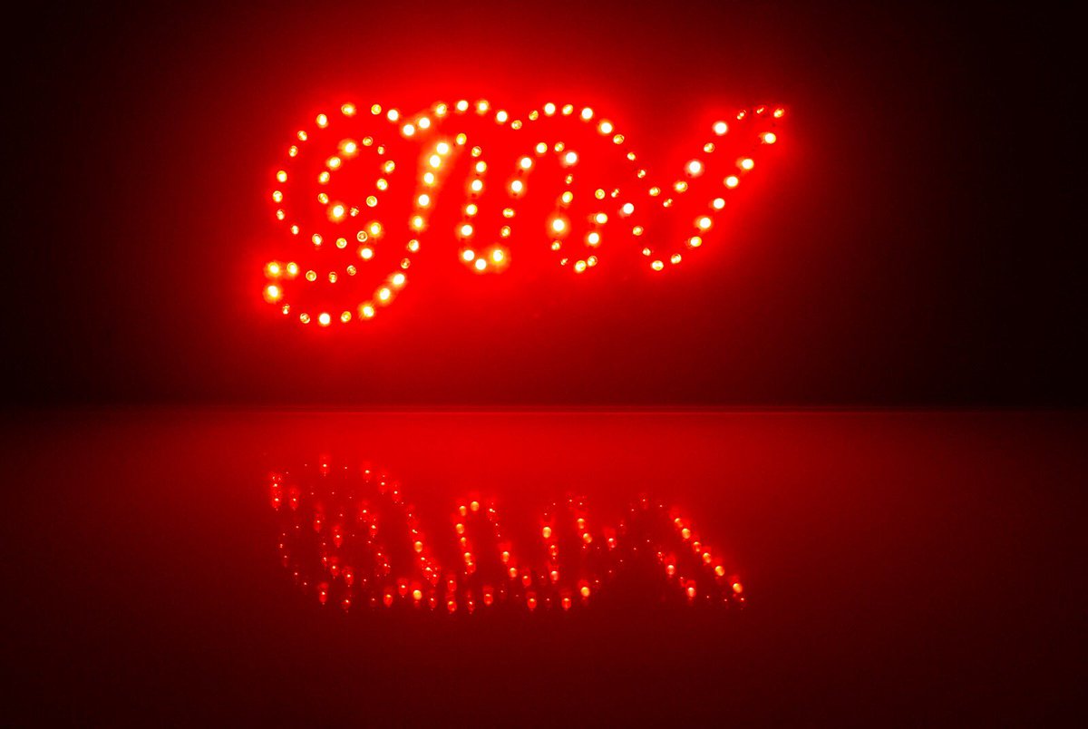 cunaaaao's tweet photo. Letrero luminoso con más de 100 Leds para crear el logo de GMV... compartid y dar me gusta, que me llevo el premio!! #GMVlogochallenge https://t.co/2Eqo25Va1i