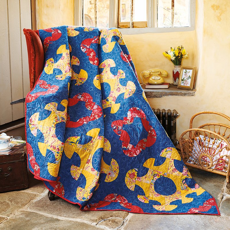 todaysquilter's tweet photo. Quilt of the week! Perfect your curved piecing with Anna Marie Galvin's Down the Winding Path quilt. Find it in issue 47 #quilting #drunkardspath https://t.co/ac4uewkncO