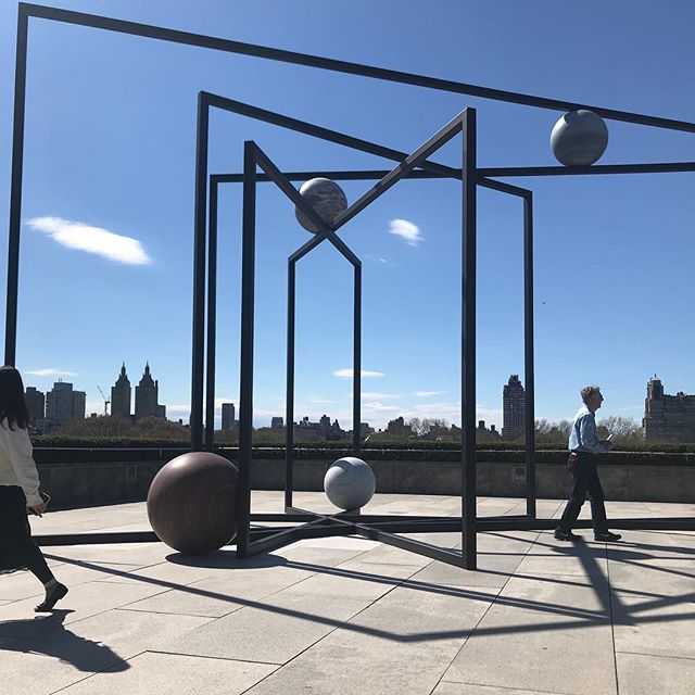 RachelKlein's tweet photo. Just five more minutes. #2nice2beinside #cantorroofgarden #openingday #met #museum #nyc https://t.co/QI7Zr2aj9s https://t.co/zjJcjn96In