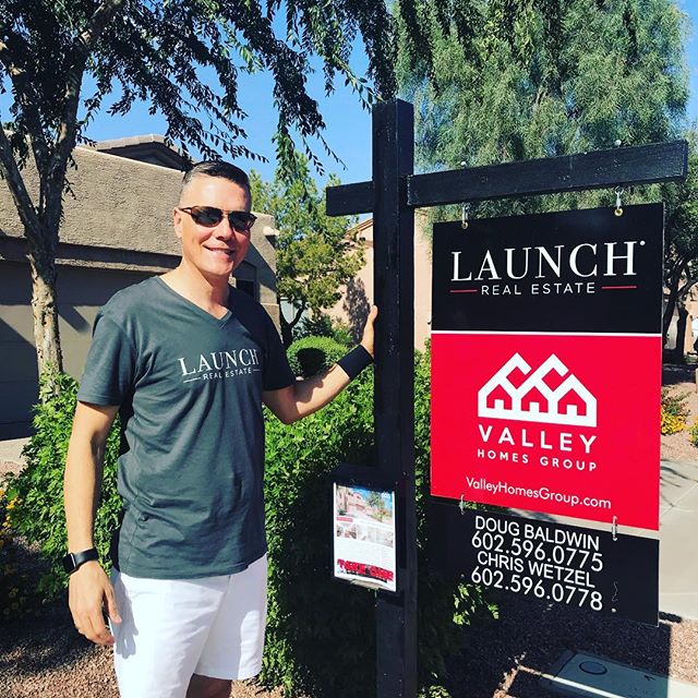ValleyHomesGRP's tweet photo. We love putting up For Sale signs and we have some great listings coming out soon. Keep an eye out and have a great day!  #valleyhomesgroup #launchrealestate #comingsoon #scottsdalerealestate #phoenixrealestate https://t.co/GJoIH5rMt1 https://t.co/e945ab6vtP