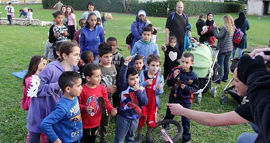 #DrorIsrael is working with at-risk teenagers in #Akko, teaching them bike maintenance and repair skills? Recently, they gave away 3 refurbished bicycles to kids in the neighborhood. What an amazing example of empowerment! Read more: buff.ly/2YXYQZB #ProudPartner