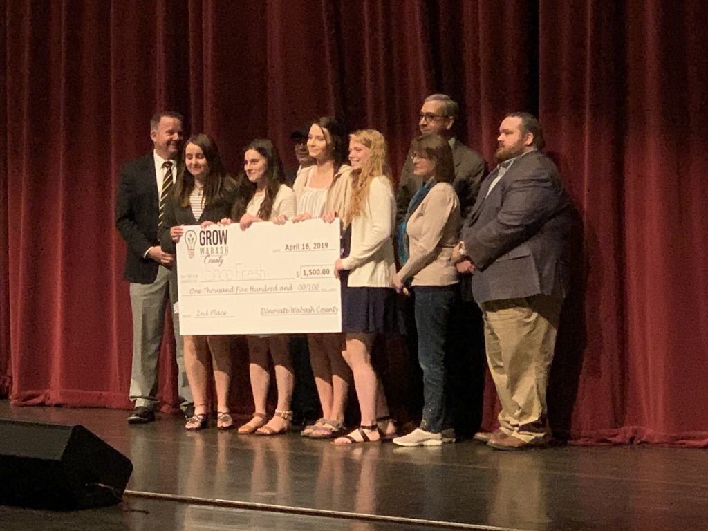 olson_coach's tweet photo. Congrats to Shop Fresh! Winners of $1,500! @GrowWabashCo @incubatoredu @WHS_BusinessEd #TheApacheWay #WeAreWabash https://t.co/9eGthwX6EM