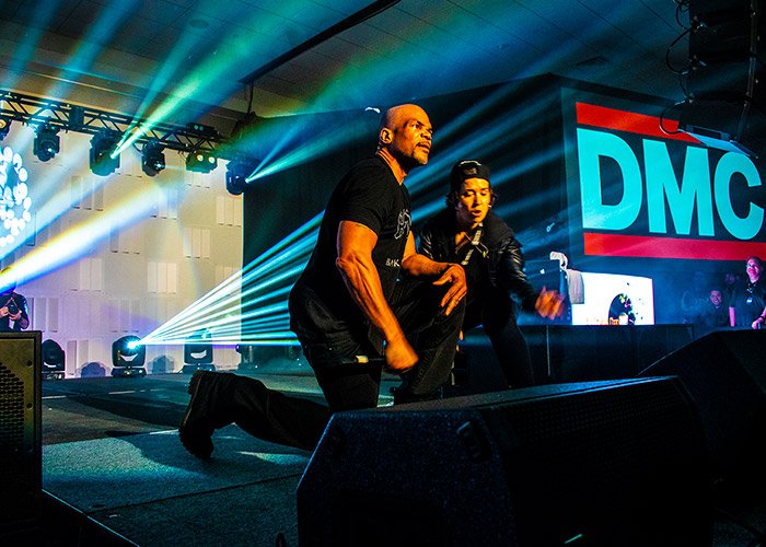 ispaudiolight's tweet photo. DMC, la leyenda del HIP HOP, iluminado por ADJ en Las Vegas. @AmericanDJ_EU #Mobilebeats #tropicanalasvegas https://t.co/Rbr4QEViUN https://t.co/uuLrwTpBqI