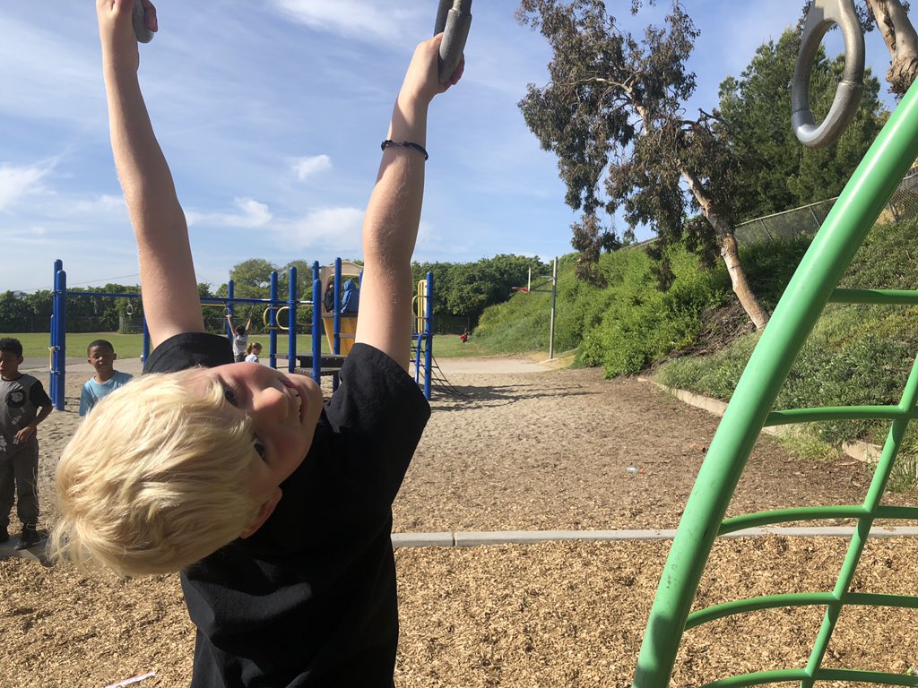 LOMA_ESS's tweet image. Recess is always a fun time when the sun is out! 😎 #SpringBreak #ESSRocks #LMSVHeart
