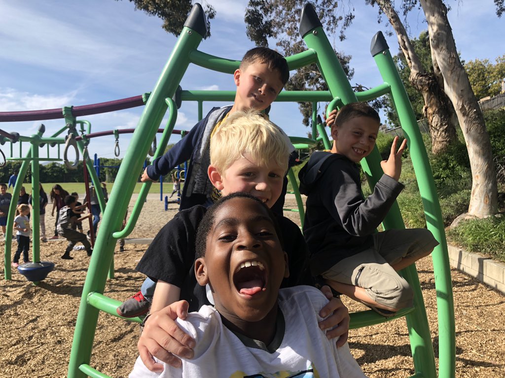 LOMA_ESS's tweet image. Recess is always a fun time when the sun is out! 😎 #SpringBreak #ESSRocks #LMSVHeart
